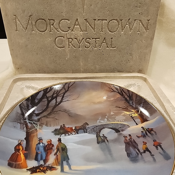 Morgantown Crystal collectible "HOLIDAY SKATERS" plate by Lloyd Garrison - Picture 3 of 3